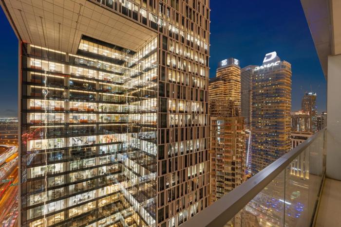 FIRST CLASS 2BR Direct Access to Dubai Mall