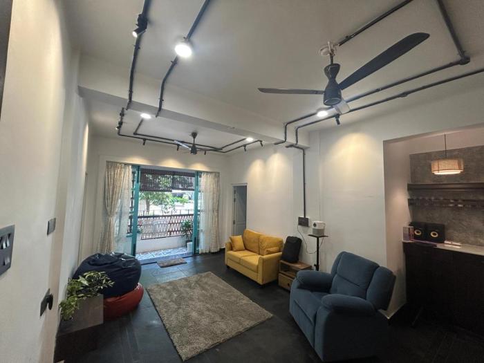 Cozy 2Bhk flat in Begumpet opp to Metro Station