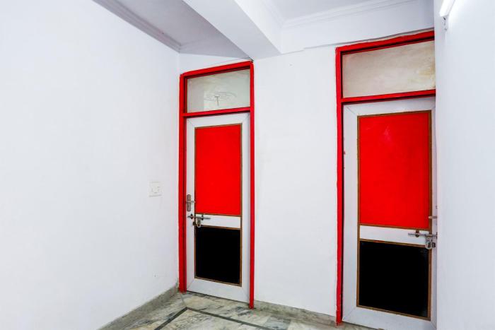 Hotel O Maharaja Hotel Near Vinayak Hospital Galli no. 5 Atta Market