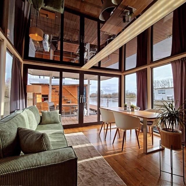 Houseboat villa.nautica