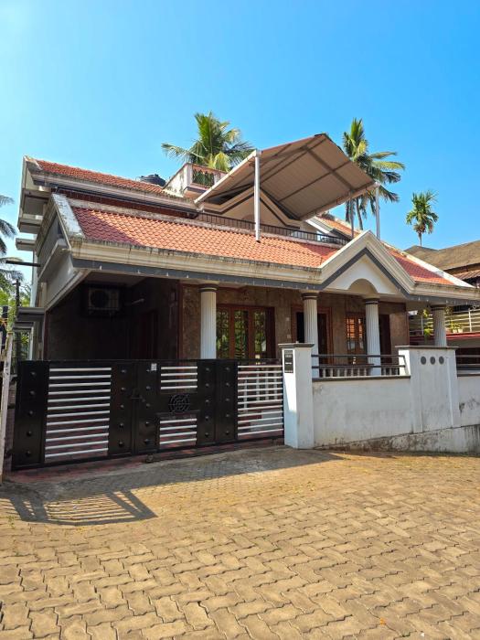 Spacious 2 Bedroom Private House in Mangalore Fully Air-Conditioned, WiFi & Parking