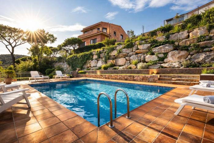 Catalunya Casas Spectacular mountain views, just 4km to the beach