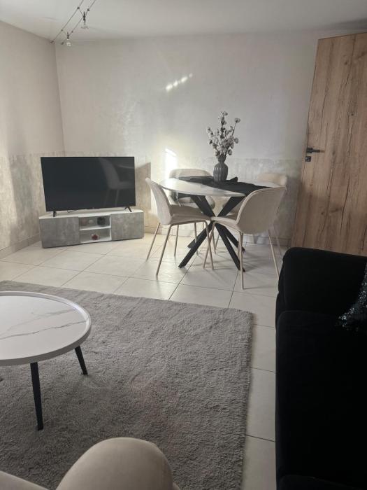 Lilas Home - Appartement dans maison avec extérieur