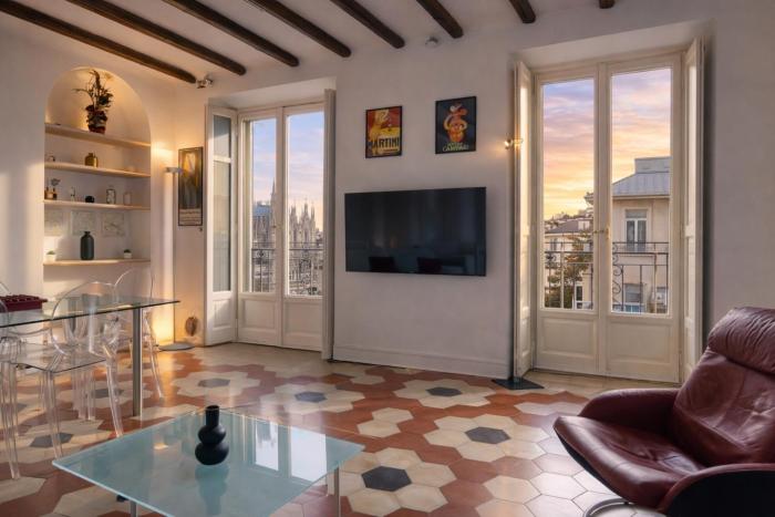 Duomo Charming Maison with Private Terrace - A Unique Milanese Experience