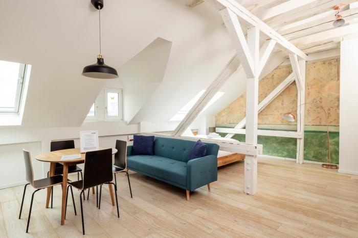 Central & bright - attic apartment in Häselburg