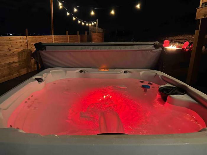 Ranch Retreat Sleeps 16 VIEWS Hot tub Gas Firepit