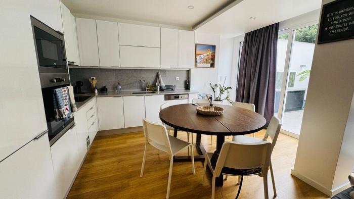 Amazing 2 Bed with AC Terrace Beach 6min walk