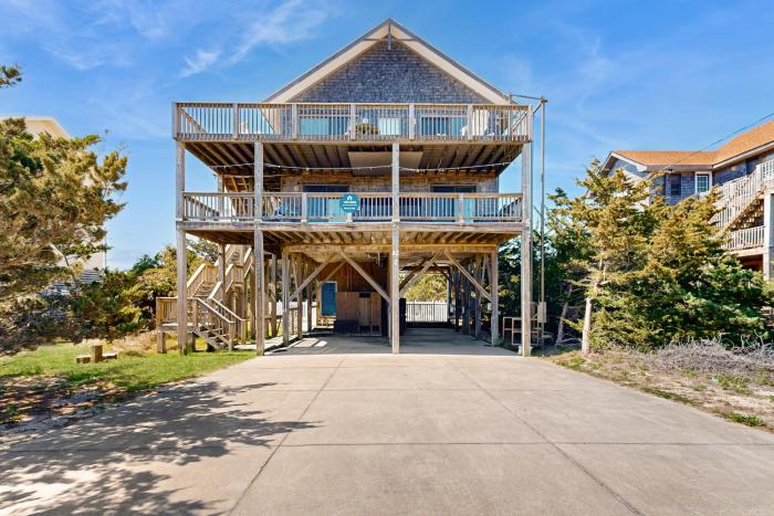 Ocean-view house with private pool, hot tub, WD, & AC - dog-friendly