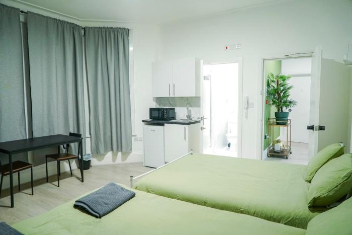 KW SELF CONTAINED STUDIOS ALEXANDRA PALACE COLLECTiON