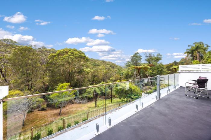Superior Home Central Location Beautiful Views