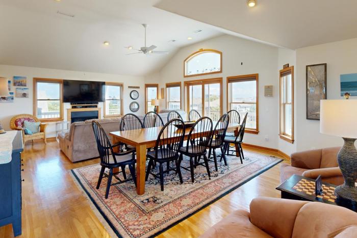 Ocean view home with private pool, hot tub, mini-golf, game room & great decks