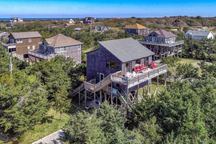 Beach home near the ocean wsunny deck, washerdryer, and central AC