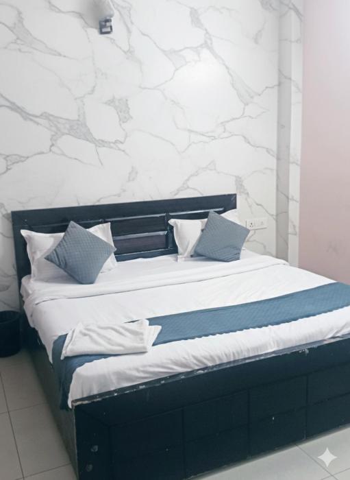 Hotel Stars Q-48 Near Noida Stadium & Noida Sec 15-16 Metro