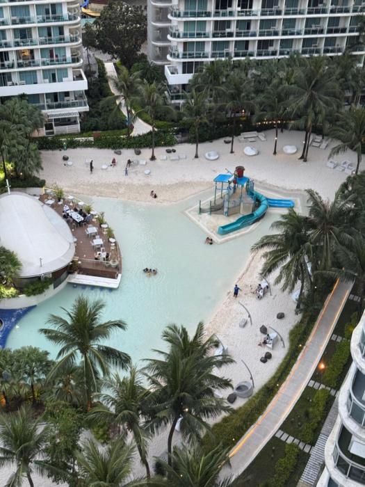 Azure 2BR Beach View Suite- Bathtub, Smart Toilet, Netflix