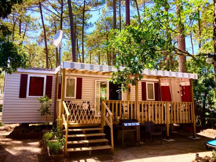 MH 133 3 chambres et 1 salle de bain dans camping 4 étoiles