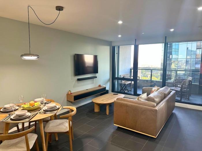 Sky-High 2BR with 1 Parking - Heart of South Yarra