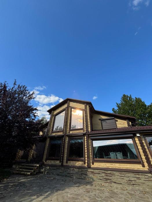 Вілла з басейном