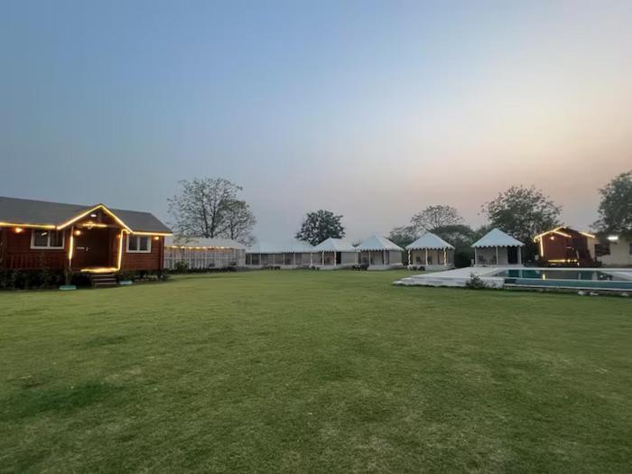 private farm with pool in Gurgaon for parties