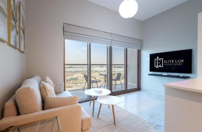 Elite LUX Holiday Homes - Cozy 2BR Getaway Minutes from Expo City, Dubai