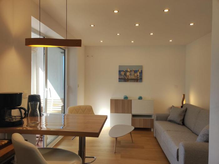 Grande Motte, Studio élégant, tout confort proche de la mer et du centre, lumineux avec balcon