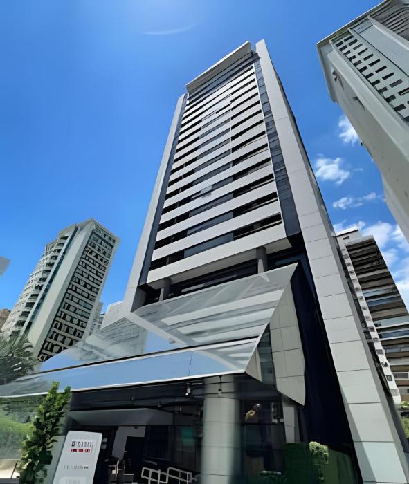 Flat no hotel Q. Paulista nos Jardins, com sacada!