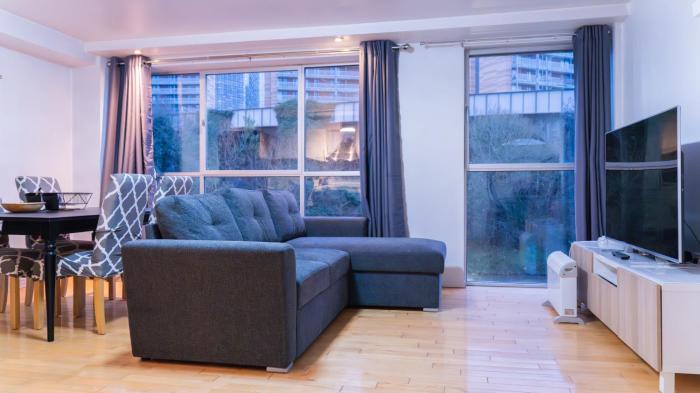 Whole One Bed Apartment with Riverside View