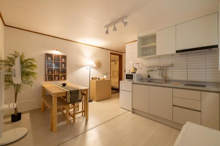 Hongdae Mangwon Station Nearby, Quiet Korean-style Stay, Free Luggage Storage