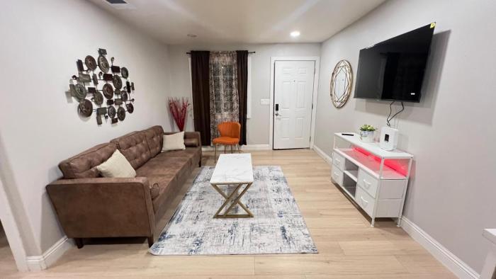 El Cajon 2BR 1BA Front Unit | Near Zoo & DT SD