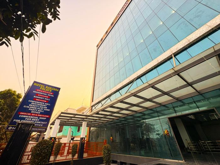 Hotel Ranjana Palace