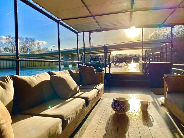Grande Péniche Climatisée avec Terrasse - Proche Paris