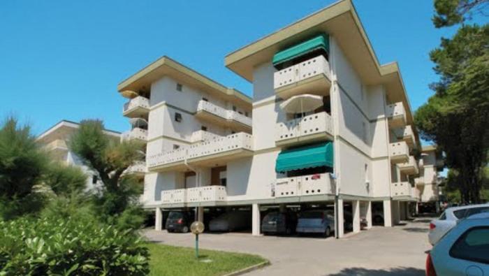 Comfy flat by the beach