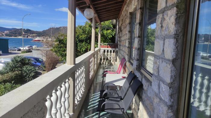 Woodpecker Backpacker Hostel & Tours