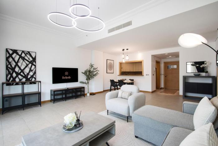 Spacious 1B in Palm Close to Palm Mall