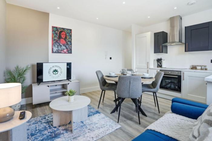 City Centre FREE Parking Sleeps 5 family workers With View