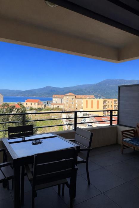 Grand T2 vue mer à Propriano