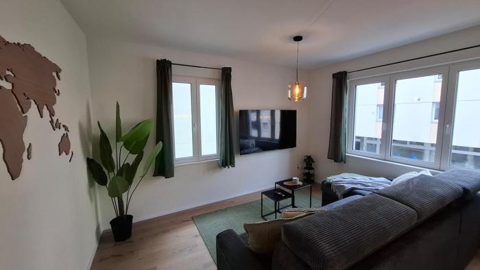 Central Alpine Stay - Modern & Free Parking