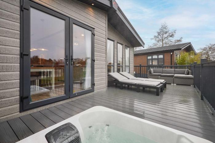Sandy Lane 18 - Lodge with Hot Tub