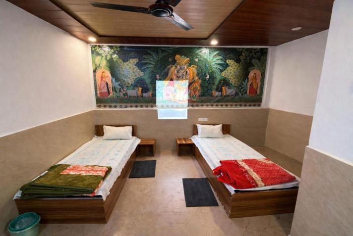 Nikunj Dham - 10 Mins From Banke Bihari Ji Temple