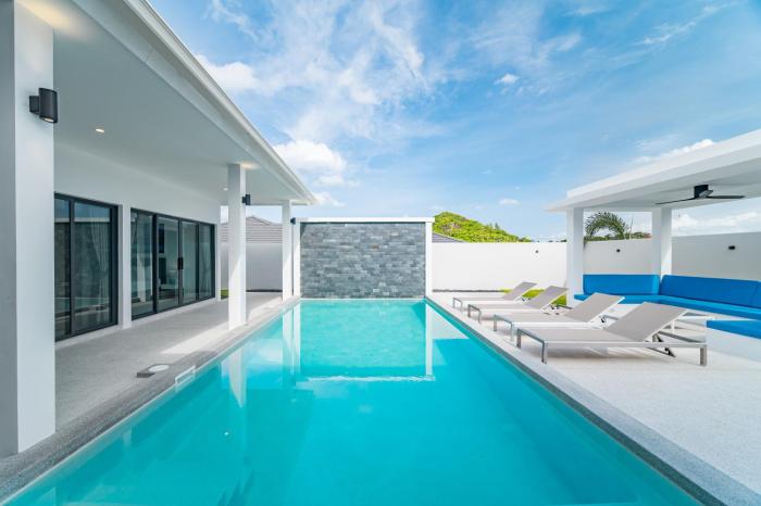 See 18 - 3BR Private Pool Villa 900 m SilverBeach by MO Estate
