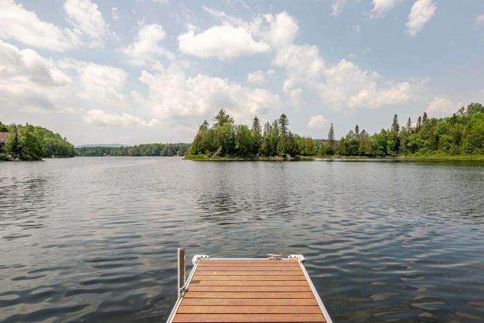 Au pied de la montagne à Chute-Saint-Philippe