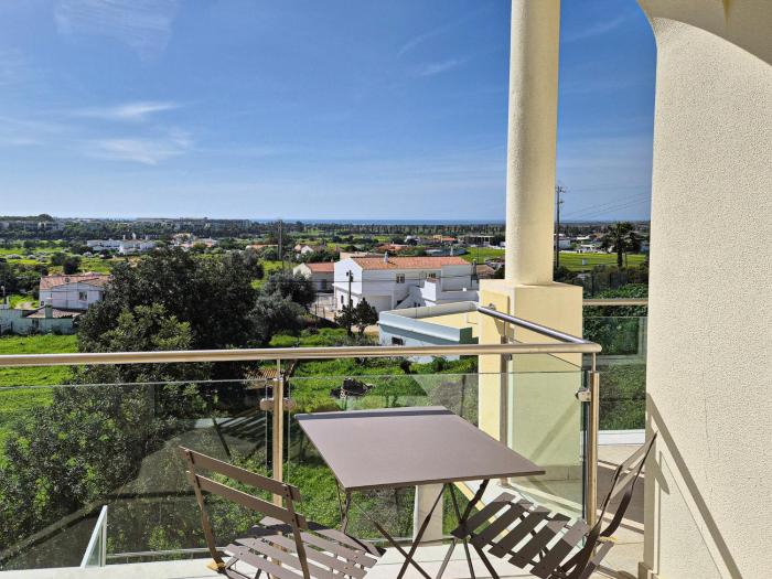 Casa Ferreira - Encosta Vista Salgados - BY BEDZY