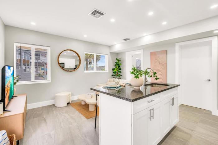 Loggerhead 102, 2BR Oceanfront, Heated Pool