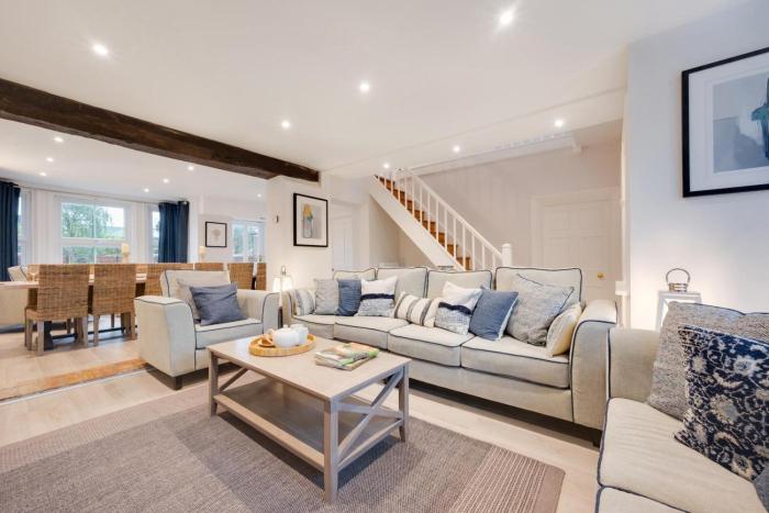 6 Bed in Bacton oc-2316