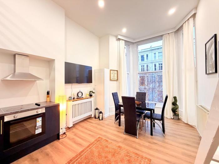 Earls Court Group Apartment for 10 - Excellent Transport Links - 2 Min to South Kensington
