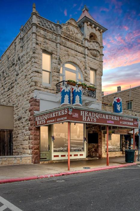 The Bank-Luxury Suite wDeck Overlooking Main St!