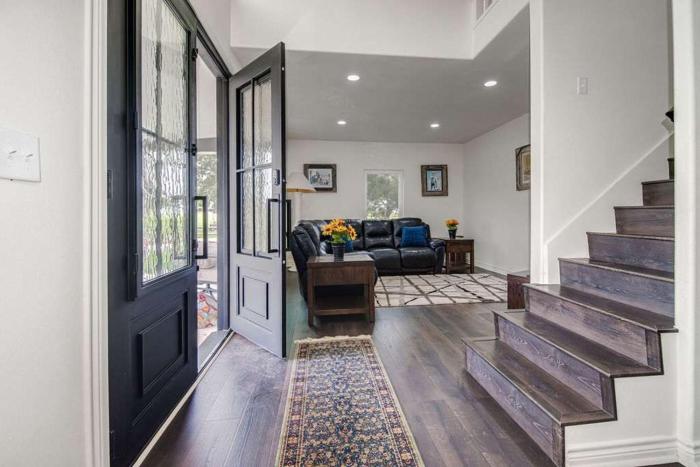 Charming Farmhouse wHot-Tub Near 290 Wine Trail