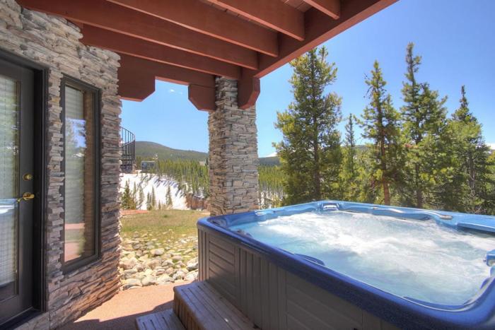 Spacious 4BR townhome in Breckenridge with ski area views and hot tub at Charter Ridge 60!