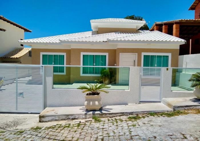 Casa com Piscina e Ar Condicionado em condomínio próximo Praia