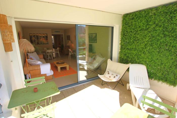 air-conditionned apartment 2 bedrooms & bathrooms with refined decoration