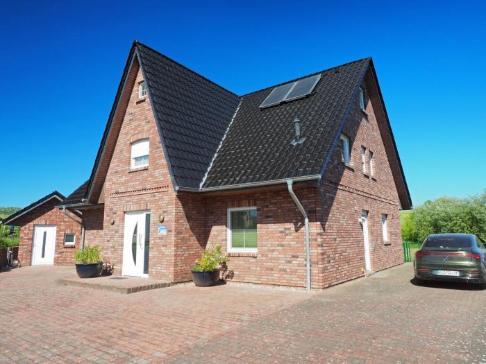 Holiday Home Geräumige Ferienvilla Jenny am Strand mit Pool by Interhome